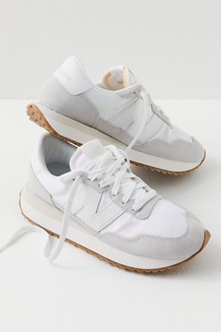 Cute Trendy Tennis Shoes, Good Tennis Shoes, Women Trendy Shoes, Fall Platform Shoes, Basic Tennis Shoes, Cute Everyday Shoes For Women, Cute Shoes That Go With Everything, Cute Shoes To Wear With Jeans, Shoes To Buy For School