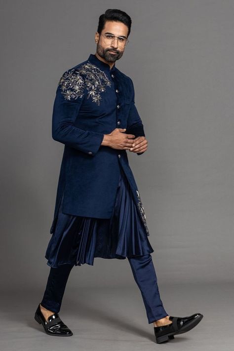 Wedding Sherwani For Men, Indo Western Outfits For Men, Traditional Indian Mens Clothing, Engagement Suits, Indo Western Dress For Men, India Fashion Men, Indian Wedding Suits Men, Indowestern Sherwani, Indian Wedding Clothes For Men