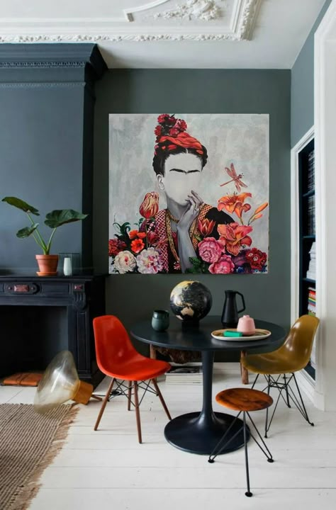 Interior Art Deco, Frida Art, Funky Home Decor, Exhibition Stands, Soyut Sanat Tabloları, Colorful Chairs, Interior Deco, Cheap Decor, Art Deco Interior