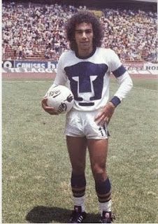 El gym II, ¿Hay alguien ahí? Hugo Sanchez, Soccer Backgrounds, Mexico Soccer, Retro Football Shirts, Football Images, Best Football Players, Classic Football Shirts, Association Football, Football Love