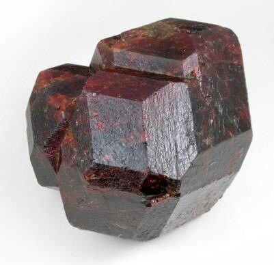 Garnut hardly fit this category Almandine Garnet, Garnet Crystal, Beautiful Rocks, Garnet Jewelry, Minerals And Gemstones, Rocks And Gems, Garnet Gemstone, Gems And Minerals, Stone Rocks