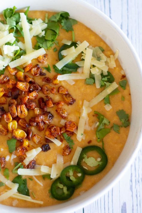 Are you a fan of Mexican food? If pan-fried tacos, burritos and bean chilli are your thing you will love this Sopa De Elote recipe. Just follow a few simple steps and enjoy a bowl of thick and creamy Mexican street corn soup seasoned with smoked paprika, cumin, cayenne pepper and lime juice. Elote Soup, Creamy Mexican Street Corn, Mexican Street Corn Soup, Street Corn Soup, Spring Soup Recipes, Mexican Style Corn, Elote Recipe, Corn Soup Recipes, Spring Soups