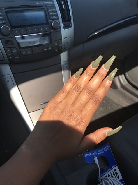 Olive Green Nail Ideas Coffin, Olive Green Nails On Black Women, Ombre Olive Green Nails, Olive Green Long Nails, Olive Coffin Acrylic Nails, Green Color Nails Acrylic, Olive Green Brown Nails, Olive Green Coffin Acrylic Nails, Olive Green And Beige Nails