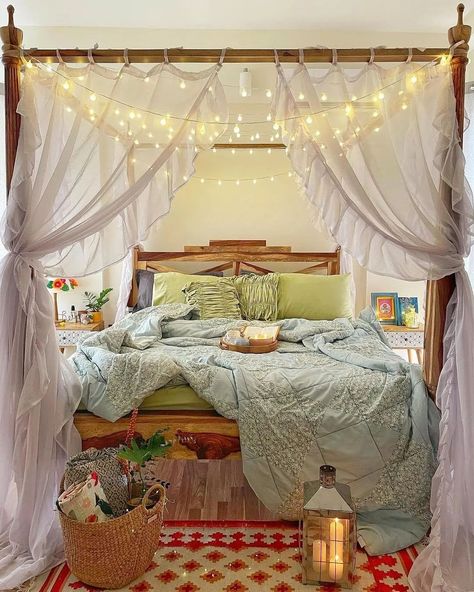 Poster Bed Curtains, Four Poster Bed With Curtains, 4 Poster Bedroom, Curtain Over Bed, Colorful Rugs Bedroom, 4 Poster Bed, Instagram Poster, Feminine Bedroom, Bedding Inspiration