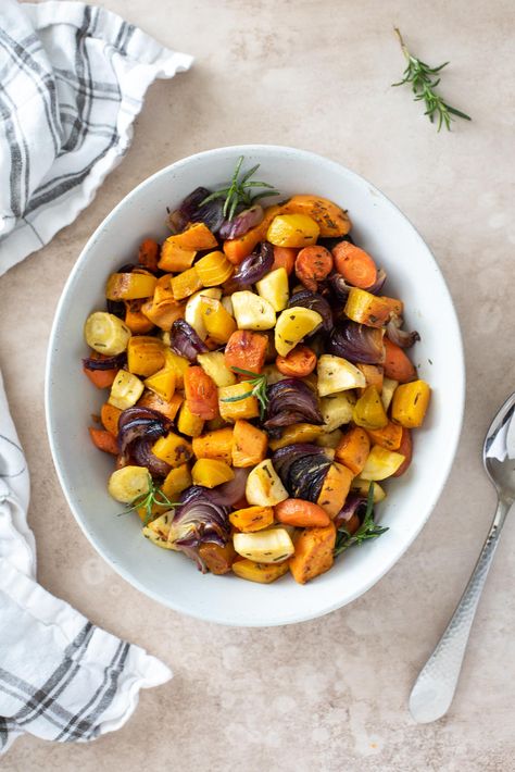 Roasted Root Vegetables are colorful, delicious and roasted to perfection. It's the perfect gluten free, vegan side dish that's easily customizable with your favorite root veggies! #veganrecipes #rootvegetables #sidedishes Root Blend, Roasted Carrots And Parsnips, Root Vegetables Recipes, Root Veggies, Roasted Root Vegetables, Vegetarian Breakfast Recipes, Vegan Side Dishes, Side Dish Recipes Easy, Vegetarian Appetizers