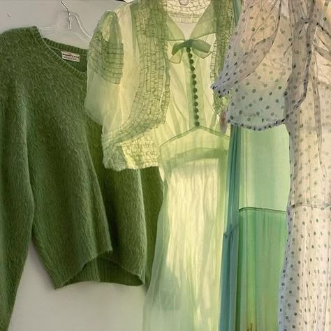 Sage Green Fashion Aesthetic, Pistachio Green Aesthetic, Green Things Aesthetic, Celadon Aesthetic, Macha Aesthetic, Light Green Clothes, Green Aesthetic Clothes, Green Fashion Aesthetic, Green Aesthetic Fashion