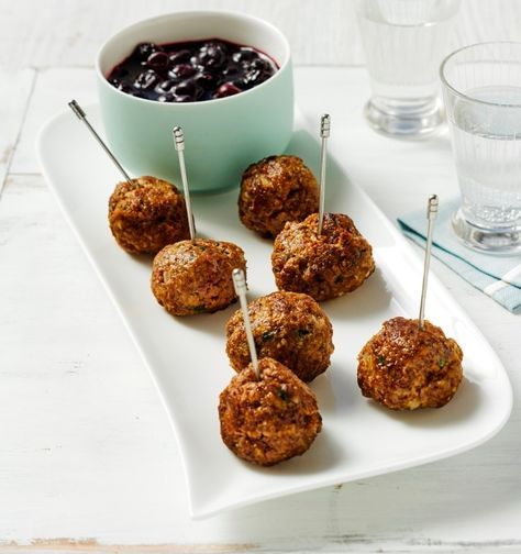 Time to step up your appetizer! More than just a meatball, these bison meatballs with blueberry sauce are a unique… Freeze Fruit, Bison Meatballs, Blueberries Recipes, Recipe Desert, Wine Bar Ideas, Native American Recipes, Bison Meat, Highbush Blueberry, Meatloaf Meatballs