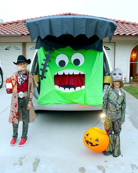 Frankenstein Trunk Or Treat, Jeep Trunk Or Treats, Monster Trunk Or Treat, Trunk Or Treat Decorations, Fun Halloween Ideas, Porta Halloween, Halloween Car Decorations, Trunker Treat Ideas, Trunk Or Treat Ideas