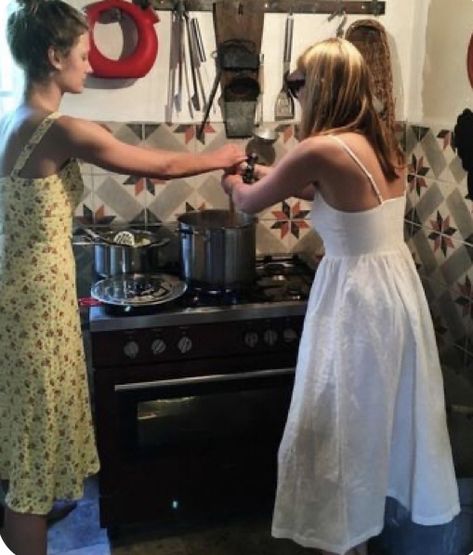 Cook Outfit, Cooking Outfit, Constance Jablonski, Cooking In The Kitchen, Cook Dinner, Flowy Dresses, Summer Dream, White Dresses, Teenage Dream