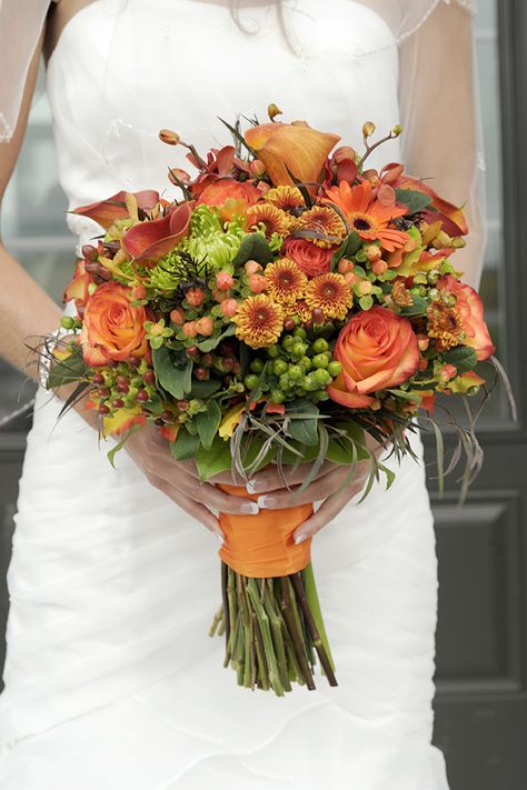 Orange Rose and Dahlia Bridal Bouquet Wedding Bouquets Dahlia, Traditional Fall Wedding, Dahlia Bridal Bouquet, Roses And Dahlias, Ceremony Backdrop Outdoor, Country Bridesmaid, Orange Dahlia, Bright Autumn, Green Wedding Bouquet