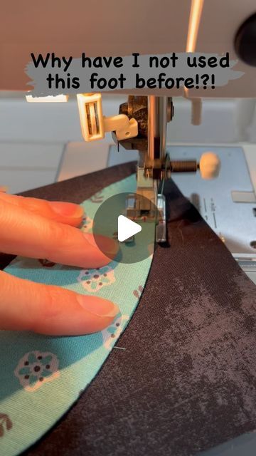 Applique Sewing Ideas, Applique With Sewing Machine, How To Crochet On Fabric, How To Sew Applique By Machine, Bohemian Quilt Ideas, Sewing Machine Feet And How To Use Them, Sewing Projects For The Kitchen, How To Sew Two Pieces Of Fabric Together, Quilting On A Regular Sewing Machine