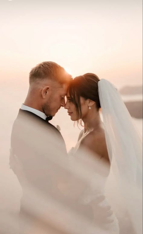 Wedding Invitation Poses, Boho Wedding Photo Ideas, Wedding Photo Ideas Sunset, Bride And Groom Intimate Photos, Cloudy Wedding Pictures, Wedding Photos With Veil, Romantic Wedding Pictures, Greece Wedding Photos, Greece Wedding Photography