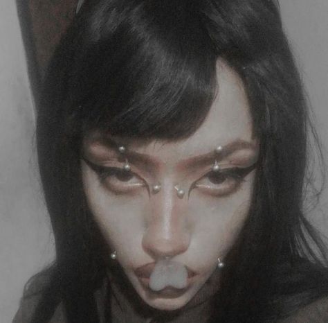 bridge piercing, eyebrow piercings, dimple piercings, grunge, black hair, eyeliner 2000s Eyeliner, Grunge Black Hair, Piercings Grunge, Dimple Piercings, Nose Bridge Piercing, Back Dimple Piercings, Body Modification Piercings, Eyebrow Piercings, Dimple Piercing