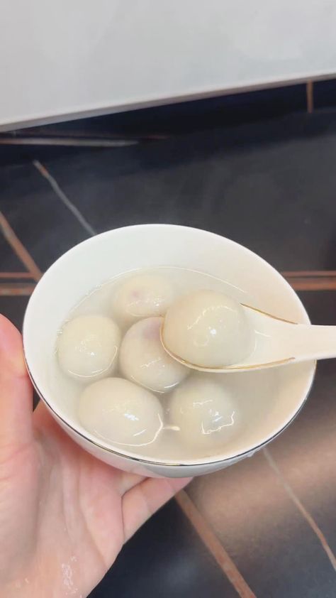 Tang Yuan Recipe (Black Sesame Glutinous Rice Balls) - Kitchen (Mis)Adventures Chinese Steamed Rice, Tang Yuan Recipe, Chinese Sponge Cake, Chinese Dessert Recipe, Glutinous Rice Balls, Rice Flour Recipes, Tang Yuan, Traditional Chinese Food, Steamed Rice Cake