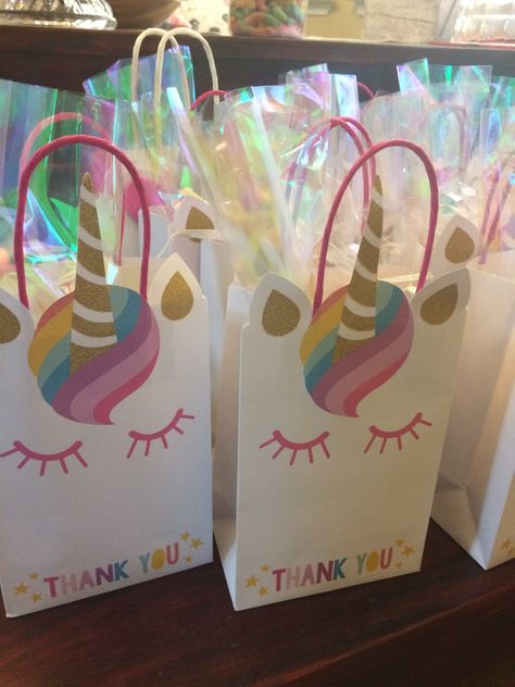 Unicorn goody bags Unicorn Goody Bags, Unicorn Goody Bag Ideas, Party Pack Ideas For Kids, Party Pack Ideas, Unicorn Goodie Bags, Kids Goodie Bags, Birthday Party Return Gifts, Goodie Bag Ideas, Unicorn Party Bags