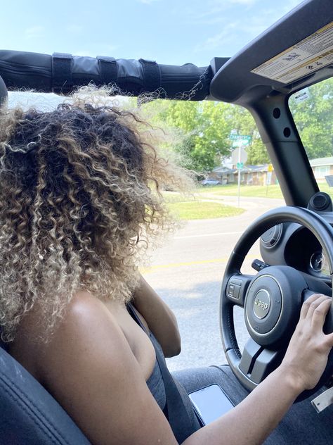 Blond curly hair, carefree black girl, Jeep Life Driving Black Women, Blond Curly Hair, Woman In Car, Women Drivers, Girls Driving, Black Jeep, Blonde Curly Hair, Ethnic Hairstyles, Black Goddess