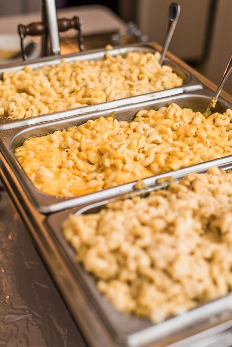 Mac and cheese buffet display for wedding reception. We are seeing a lot more children at weddings these days which means kid-friendly menu options are a must! Check out some of our favorites!  #catering #orlandocatering #kidsmenus #kidsfoods #kidfriendlyfoods #weddingcatering Wedding Buffet Ideas Food Stations Catering, Grooms Table Food Ideas, Dinner For Wedding, Food For Wedding Reception Buffet Tables, Comfort Food Wedding Reception, Food At A Wedding, Wedding Catering Food Ideas, Wedding Food Ideas Mexican, Foods For Wedding Reception