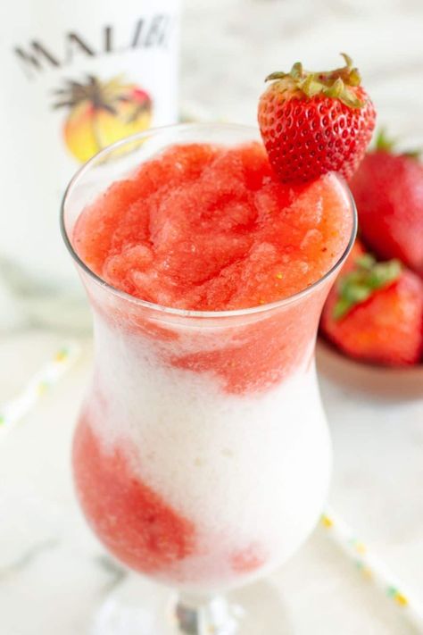 This Miami Vice frozen drink is great for summer! A mixture of daquiri and pina colada come together for a tasty, fruity drink. This frozen cocktail also called a Lava Flow, can be made homemade or by using a mix. Directions for both included. Miami Vice Drink, Frozen Cocktail Mix, Kid Drinks Recipes, Frozen Pina Colada, Frozen Drink Recipes, Flavored Margaritas, Frozen Cocktail, Frozen Cocktail Recipes, Frozen Drink