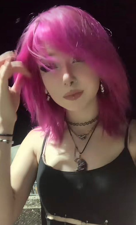 Purplish Pink Hair, Hot Pink Dyed Hair, Emo Hair Dye Ideas, Makeup For Pink Hair, Black And Pink Hair Short, Hot Pink Hair Aesthetic, Alt Pink Hair, Black And Hot Pink Hair, Emo Pink Hair