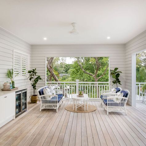 Hamptons Patio, Modern Queenslander, Hamptons House Exterior, Alfresco Decking, Queenslander Renovation, Deck Renovation, Queenslander House, Weatherboard House, Grey Ceiling