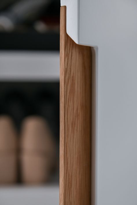 Sharknose handle detail with timber insert Wardrobe Sliding Door Handle, Wardrobe Handle Design, Handleless Cabinets, Wardrobe Door Handles, Cnc Furniture, Wardrobe Door Designs, Joinery Details, Bedroom Cupboard Designs, Furniture Details Design