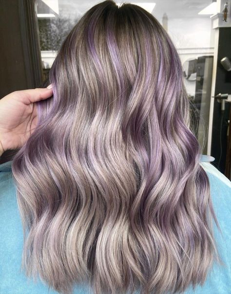 Laid-Back Light Purple Highlights Pastel Purple Highlights, Hairstyles With Purple Highlights, Hairstyles With Purple, Burgundy Hair Colour, Hair Color Ideas Trendy, Dark Purple Highlights, Highlights Golden, Lilac Highlights, Amazing Hair Color