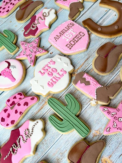 1st Rodeo Birthday Cookies 1st Rodeo Cookies, Rodeo Cookies Decorated, Rodeo Birthday Cookies, Cowgirl Party Food, Rodeo Cookies, Western Cookies, 1st Rodeo Birthday, 1st Rodeo, Rodeo Birthday Parties