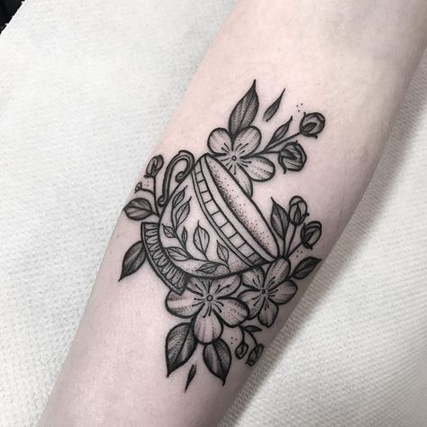 Cup Of Tea Tattoo, Teapot Tattoo, Coffee Cup Tattoo, Tea Tattoo, Teacup Tattoo, Cup Tattoo, Traditional Tattoo Flowers, Coffee Tattoo, Tattoo Old School