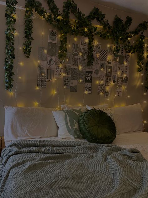 Sage Green Girly Bedroom, Green And Tan Bedroom Aesthetic, Sage And Gold Room, Sage Green And White Bedroom Ideas, Sage Bedroom Aesthetic, Green And White Bedroom Aesthetic, Athstetic Bedrooms, Small Room Colors, Room Esthetics