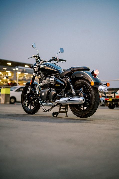 2023 Royal Enfield Super Meteor 650 Ride Review Super Meteor 650 Wallpaper, Super Meteor 650, Royal Enfield Meteor 350, Royal Enfield Super Meteor 650, Classic 350 Royal Enfield Stealth Black, Royal Enfield Meteor, Bullet Royal Enfield, Bullet Classic 350 Royal Enfield, Biker Lifestyle