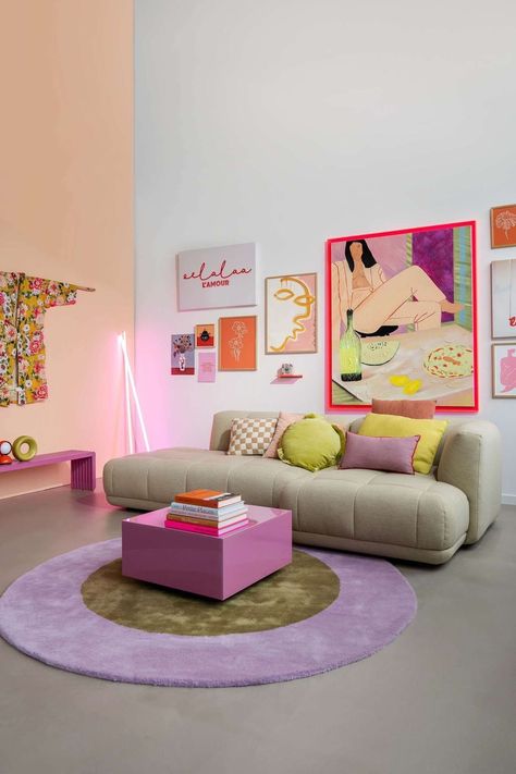 Colorful Apartment Decor Living Room, Artsy Apartment Decor, Bubble Couch, Studio Apartment Interior Design, Artsy Apartment, Funky Interior Design, Hype Beast Bedroom, Colourful Room, Colourful Bedroom