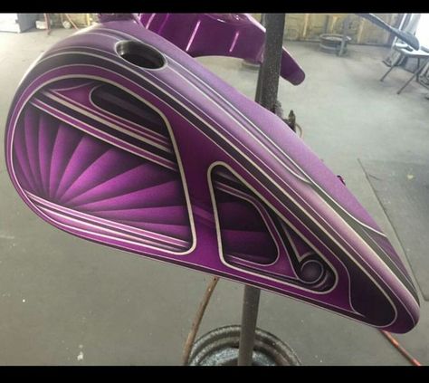 Harley Custom Paint, Gas Tank Paint, Motorcycle Art Painting, Bicycle Paint Job, Custom Motorcycle Paint Jobs, Motorcycle Paint, Bike Tank, Car Paint Jobs, Kustom Paint