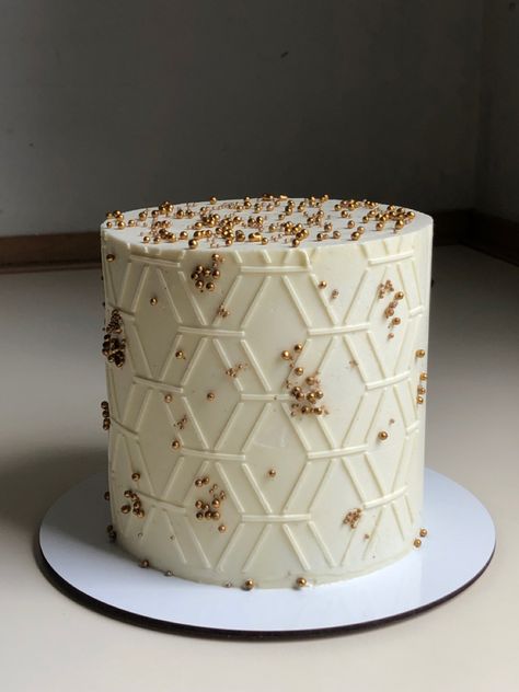 #cake #whiteandgold #stencils #aesthetic #memorycakes #cakedecoratingtips #cakeideas #buttercreamcake White Stencil Cake, Stencil Cake, Simple Cake Designs, Funny Birthday Cakes, Chocolate Cake Decoration, Mini Cakes Birthday, Simple Cake, Decorating Videos, Cake Stencil