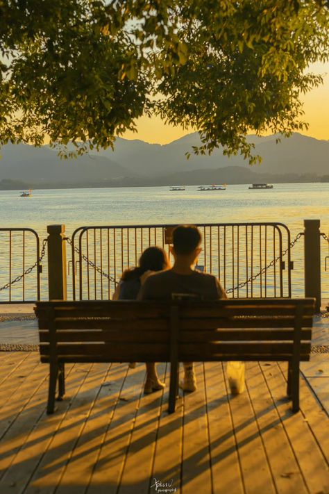 Park Bench Aesthetic Night, Couple Park Bench Aesthetic, Uzzlang Couple, Books 2023, Couple Vintage, Bike Couple, Beautiful Scenery Photography, Lovers Photos, Christina Lauren