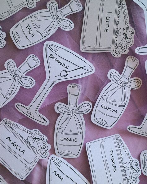 One of the most fun and creative place cards I have done to date! Alternating hand drawn martini’s, cakes and champagne bottles for Katie &… | Instagram Cricut Menu Cards, Creative Place Cards, Debut Ideas, Doodle Paint, Wine Event, Handmade Packaging, Name Place Cards, Event Signage, 카드 디자인