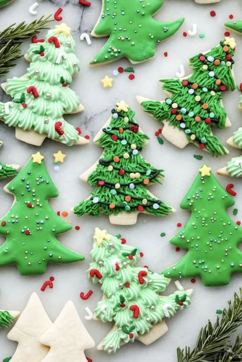 Sugar Cookie Tree, Cinnamon Roll Wreath, Christmas Tree Sugar Cookies, Simple Frosting, Eggnog Pancakes, Tree Sugar Cookies, Baking Sugar Cookies, Roll Wreath, Cookie Tree