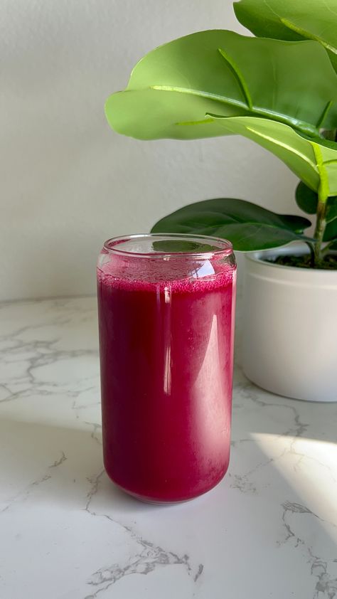 Healthy Beet juice recipe Red Juice Aesthetic, Beet Juice Aesthetic, Healthy Juice Aesthetic, Juice And Smoothie Recipes, Healthy Drink Aesthetic, Healthy Drinks Aesthetic, Beets Juice Recipe, Benefits Of Beet Juice, Beets Juice