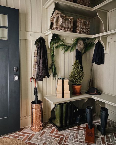 Mudroom Inspiration, Modern Country Living, Muddy Boots, Mudroom Entryway, Porte Cochere, Boot Room, Williams Sonoma Home, Laundry Mud Room, Hallway Ideas