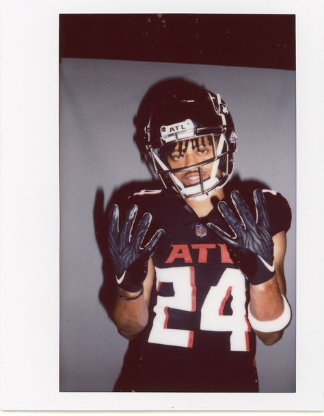 Atlanta Falcons Wallpaper, Football Drip, Football Wallpaper, Nfl Players, Atlanta Falcons, Pic Ideas, Nfl Football, Favorite Team, Atlanta