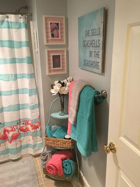 Pink Teal Bathroom, Pink And Aqua Bathroom, Pink And Teal Bathroom Ideas, Simple Bathroom Counter Decor, Blue And Pink Bathroom Ideas, Flamingo Bathroom Ideas, Pink And Teal Bathroom, Aqua Bathroom Ideas, Pink Flamingo Bathroom