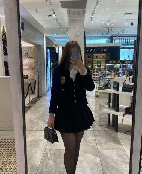 Harvard Uniform, Harvard Outfit, Preppy School Uniform, Old Money Dinner Outfit, Rich Private School Aesthetic, School Sports Outfits, Rich Girl Outfits, Money Dress, School Uniform Fashion