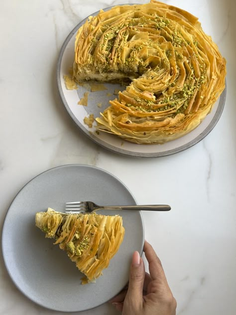 Delightful Pistachio Baklava Cheesecake - Cooking with Zahra Cheesecake Baklava Recipe, Pistachio Baked Goods, Pistachio Puff Pastry, Pistachio Baklava Cheesecake, Baklava Tart, Kunafa Cheesecake, Turkish Pistachio Baklava Recipe, Baklava Cake Recipe, Baklava Cheesecake Recipe