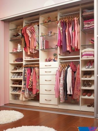 New year, new decoration. What's your remodel plan for this year? How about remodeling your old closet? Find the best inspiration here!  #closet #organizing #ideas #newyear #newyearseve #remodel #small #luxury #neat California Closets, Dream Closets, Kid Closet, Room Closet, Master Closet, Closet Space, Closet Designs, Remodel Bedroom, Closet Bedroom