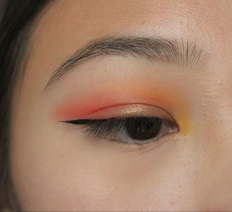 Red Yellow Eyeshadow, Subtle Orange Eye Makeup, Epicanthal Fold Makeup, Light Orange Makeup, Red And Yellow Eyeshadow, Epicanthal Fold, Epicanthic Fold Makeup, Eye Makeup For Asian Eyes, Makeup Looks Orange