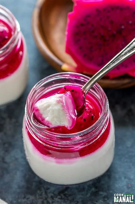 Vegan Dragon Fruit Panna Cotta Dragon Fruit Tea Recipe, Dragon Fruit Dessert, Dragon Fruit Recipes, Fruit Tea Recipes, Vegan Panna Cotta, Dragonfruit Recipes, Nutritious Desserts, Tropical Desserts, Fruit Pudding