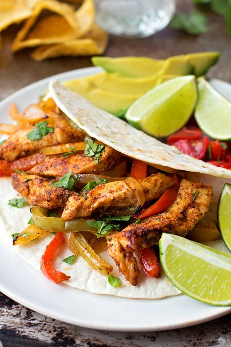 Sheet Pan Chicken Fajitas | lifemadesimplebakes.com Halloumi Fajitas, Sheet Pan Chicken Fajitas, Easy Chicken Fajitas, Baked Chicken Fajitas, Chicken Fajita Recipe, Pan Chicken Fajitas, Sheet Pan Chicken, Diner Recept, Fajita Recipe