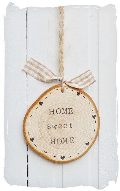 6 Ideas para decorar con rodajas de madera | The Deco Soul Diy Projects To Make And Sell, Home Sweet Home Sign, Log Slice, Mdf Crafts, Wood Slice Art, Wood Slice Crafts, Wood Burning Art, Home Sign, Diy Crafts To Do