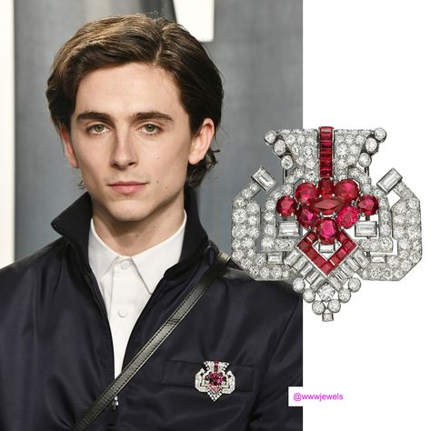 While 2020 Oscars are usually all about the ladies and their dazzling diamond gems the men certainly made a gem-worthy statement at this year’s event. Here are some of our red carpet favorites. TIMOTHEE CHALAMET’S VINTAGE BROOCH While The Little Women star got major slack for not wearing a tux we’ll let that slip thanks … Continue reading "Best Jewelry From The Men At The 2020 Oscars" Celebrity Jewelry Trends, Mens Brooch, Crown For Men, Men Brooch, Gold King Crown, Oscar Jewelry, Men Jewellery, Men's Brooch, High Fashion Men