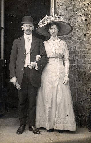 A wedding couple? Edwardian Wedding, Victorian Couple, Vintage Couples, The Pose, Period Outfit, Mens Fashion Inspiration, Vintage Clothing Men, Russian Fashion, Edwardian Era