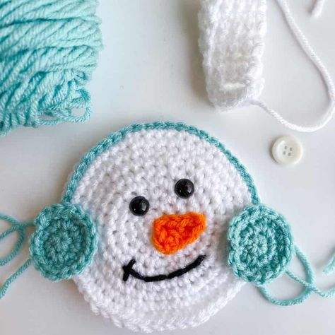 Crochet Snowman Pattern free towel topper pattern Crochet Flat Snowman, Crochet Snowman Garland, Crochet Snowman Applique, Easy Crochet Snowman Free Pattern, Christmas Applique Patterns, Crochet Towel Topper, Crochet Potholder Patterns, Crochet Pattern Instructions, Crochet Snowman